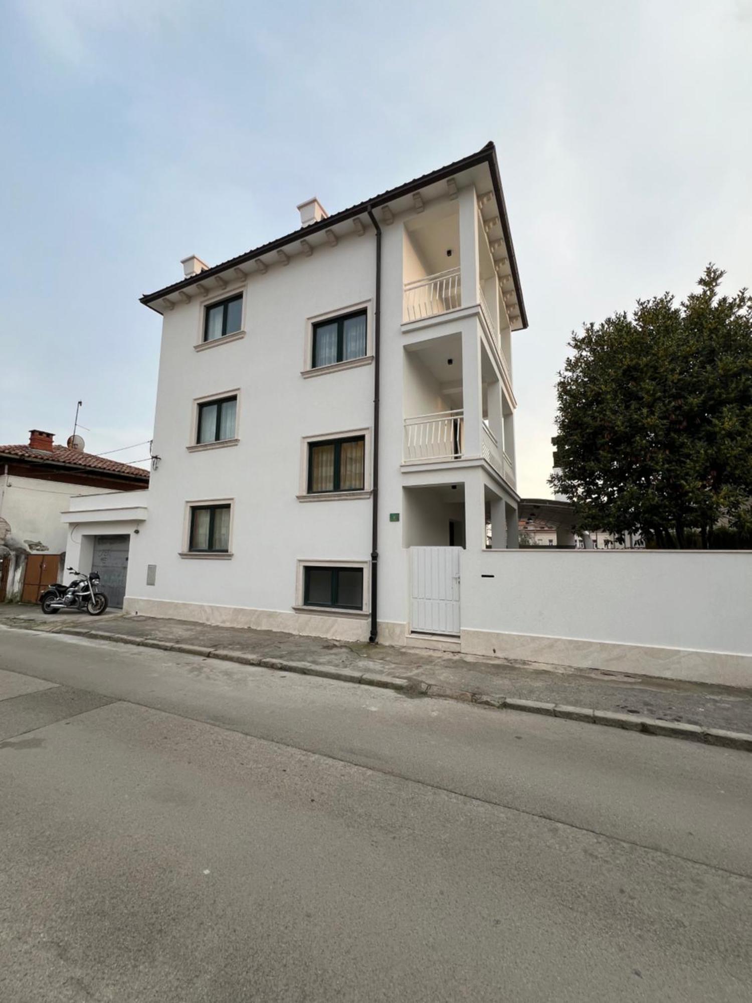 Arena - Pool Table, Table Tennis, Darts & Villa Pula