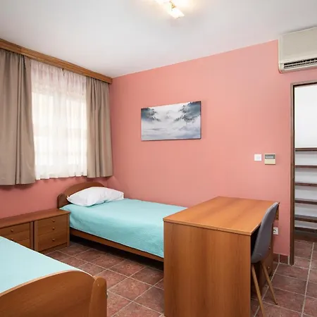 Villa Arena - Pool Table, Table Tennis, Darts & More Pula Exterior photo