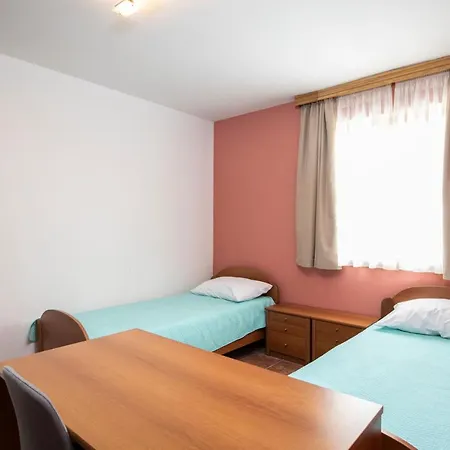 Villa Arena - Pool Table, Table Tennis, Darts & More Pula Exterior photo
