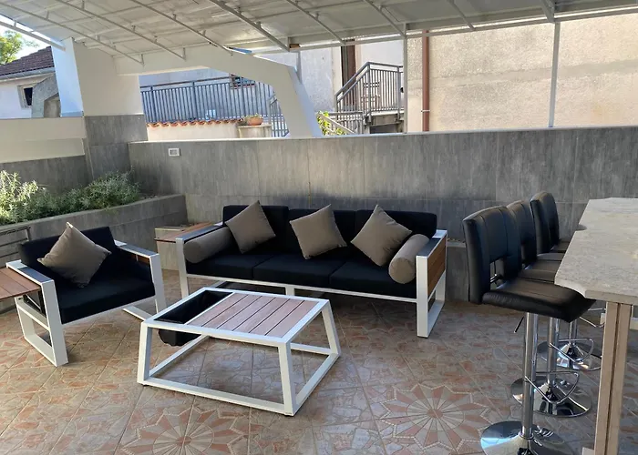 Villa Arena - Pool Table, Table Tennis, Darts & More