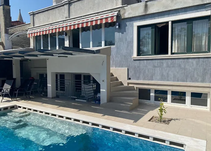 Villa Arena - Pool Table, Table Tennis, Darts & More