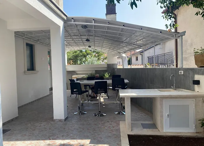Villa Arena - Pool Table, Table Tennis, Darts & More