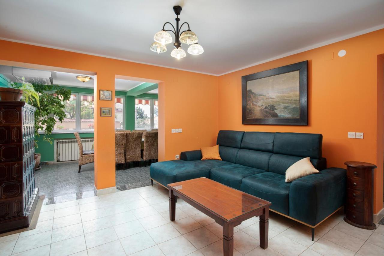 Villa Arena - Pool Table, Table Tennis, Darts & *