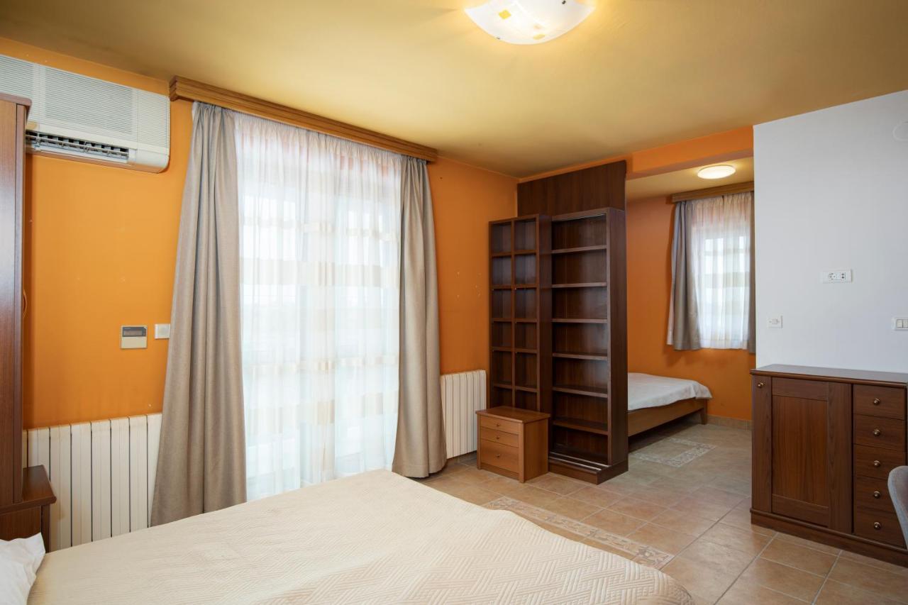 Villa Arena - Pool Table, Table Tennis, Darts & Pula