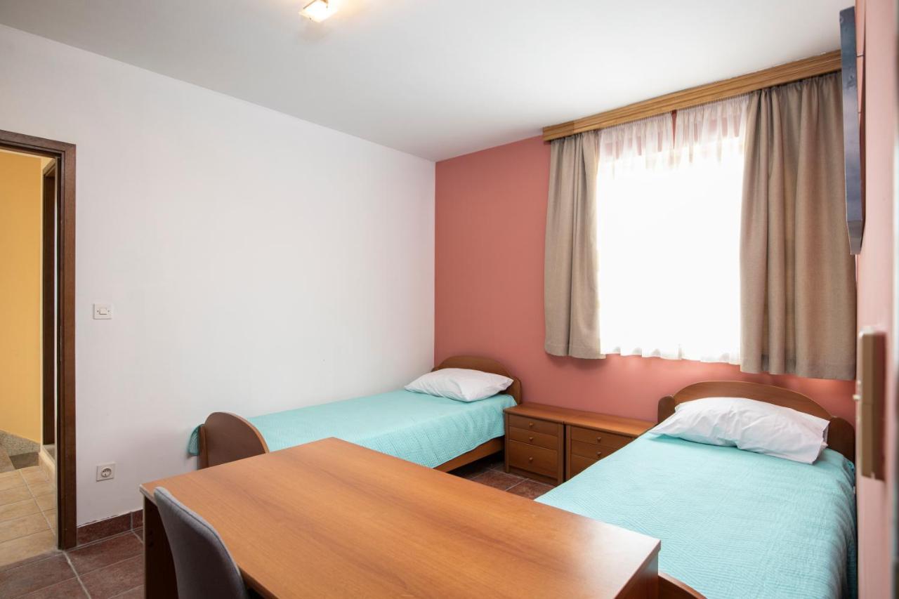 Arena - Pool Table, Table Tennis, Darts & Pula