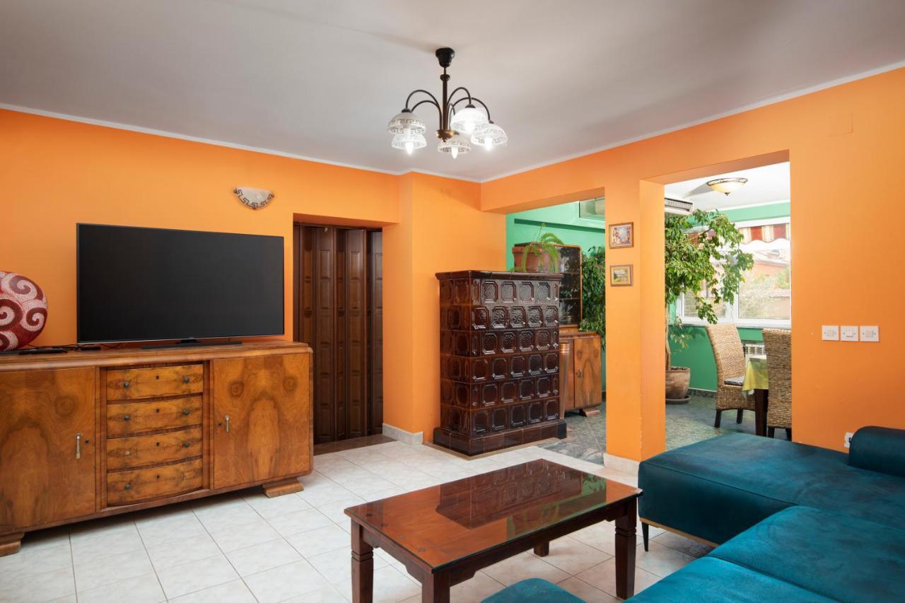 Arena - Pool Table, Table Tennis, Darts & Villa Pula