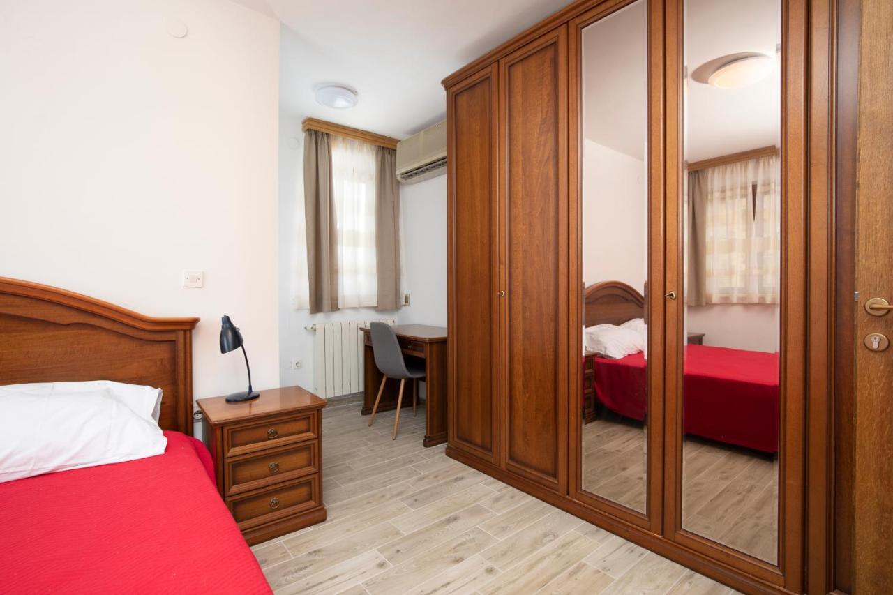 Villa Arena - Pool Table, Table Tennis, Darts & *