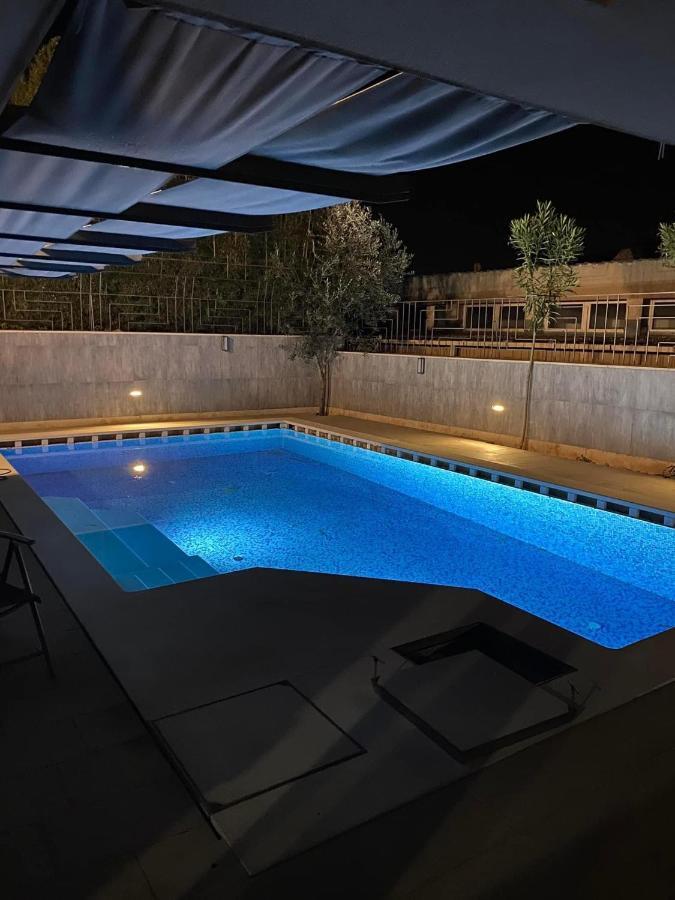 Arena - Pool Table, Table Tennis, Darts & Villa *